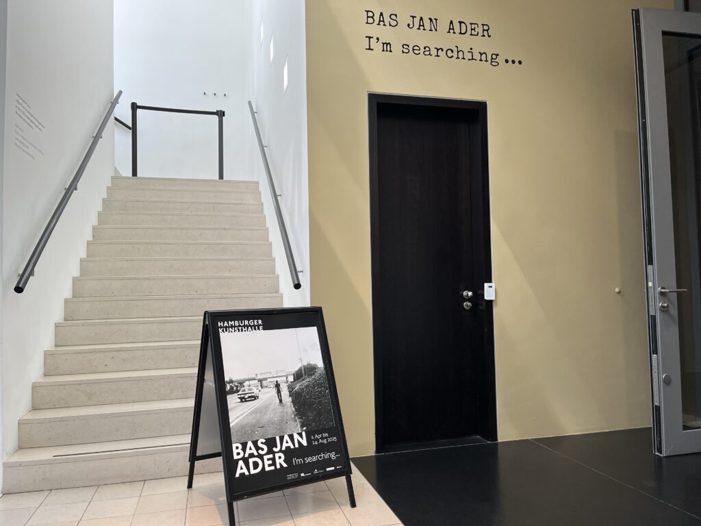 Eingang Ausstellung Bas Jan Ader