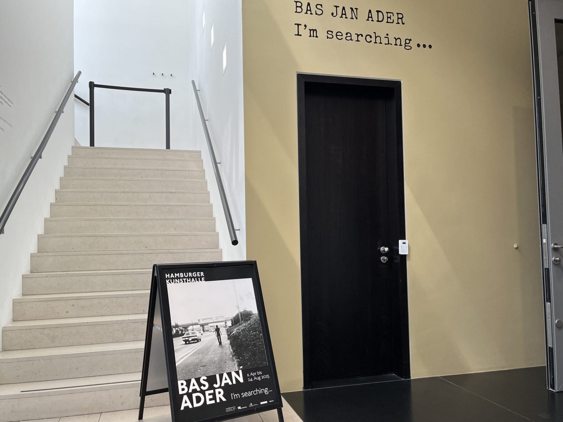 Eingang Ausstellung Bas Jan Ader