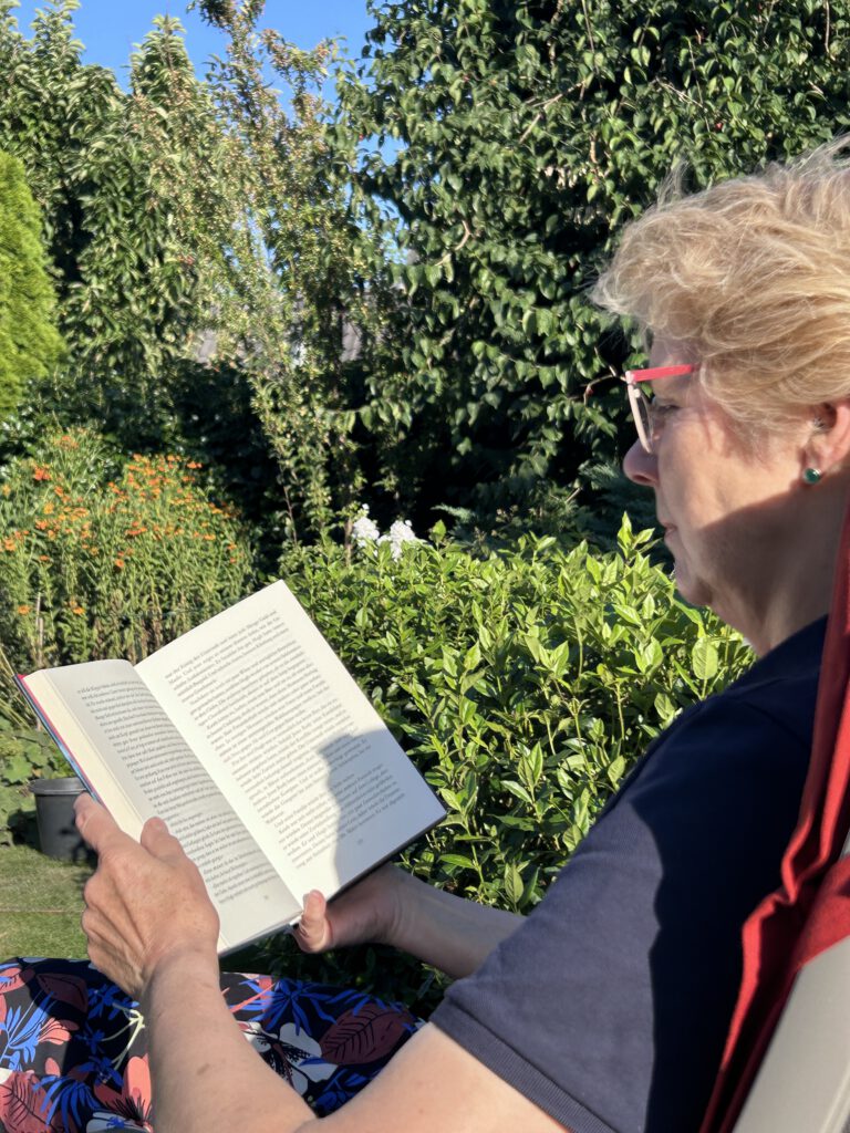lesende Frau