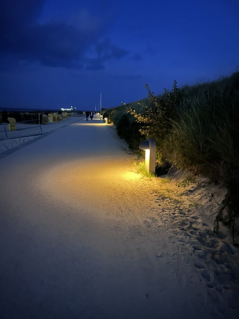 Cuxhaven Strandpromenade am Abend